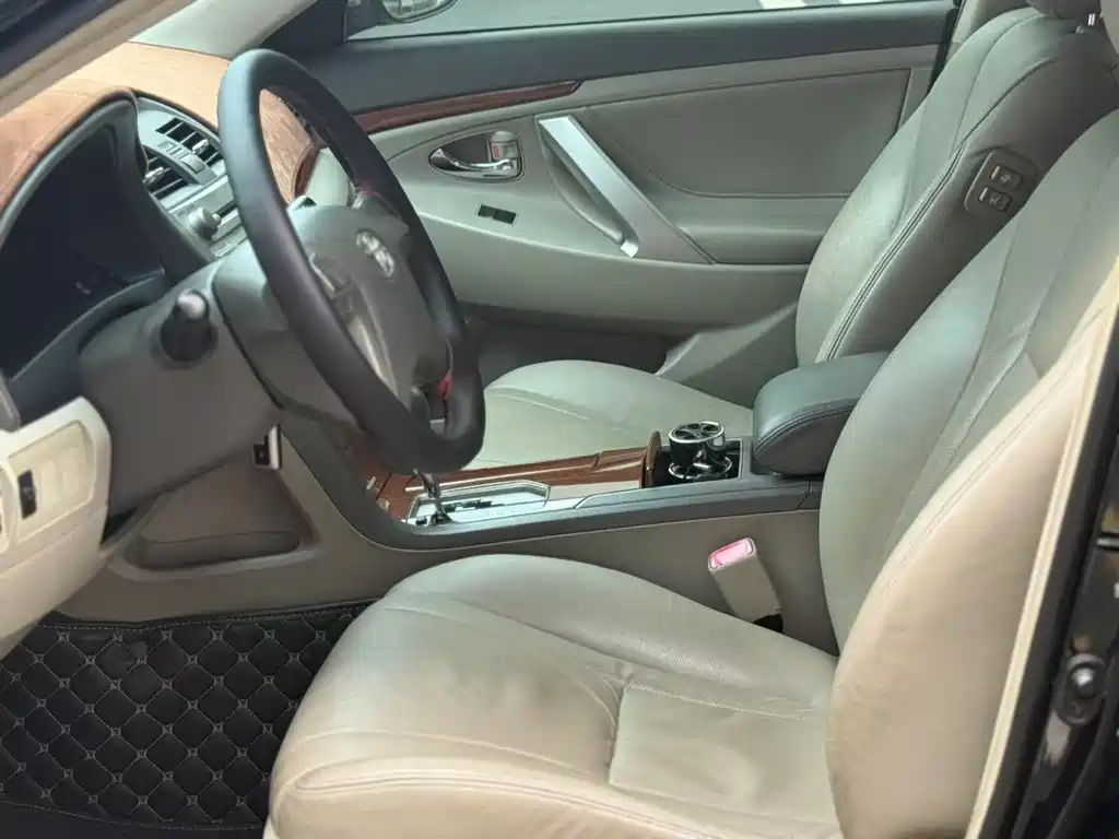 Toyota Camry 2014 — фото 23