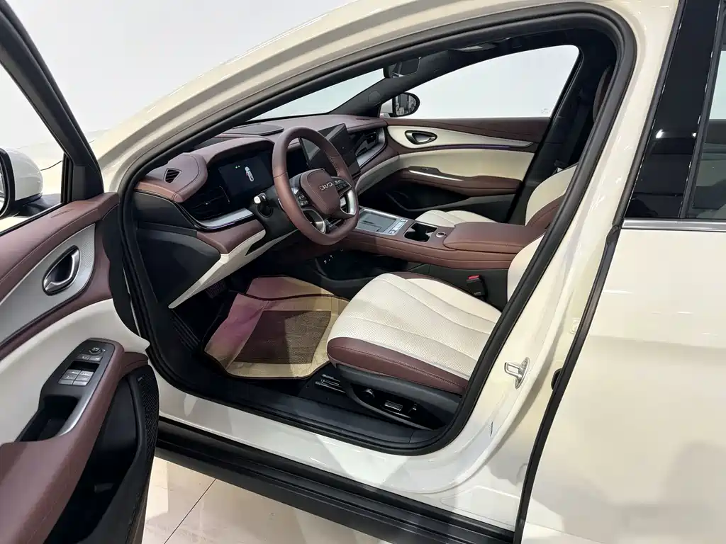 BYD Seal 07 DM-i 2025 — фото 7