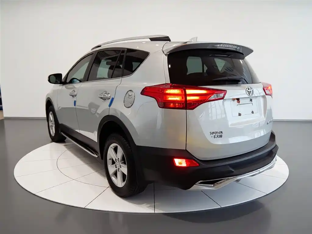 Toyota RAV4 2014 — фото 23