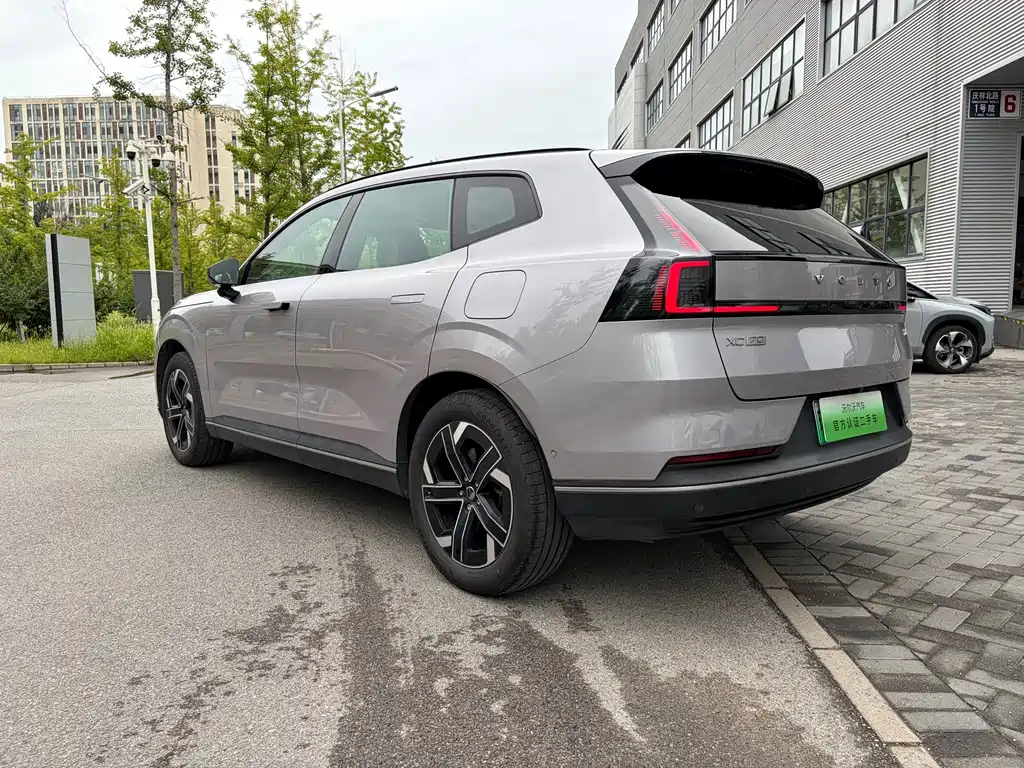 Volvo XC70 Plug-In Hybrid 2025 — фото 5