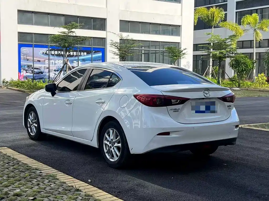 Mazda 3 Axela 2016 — фото 9