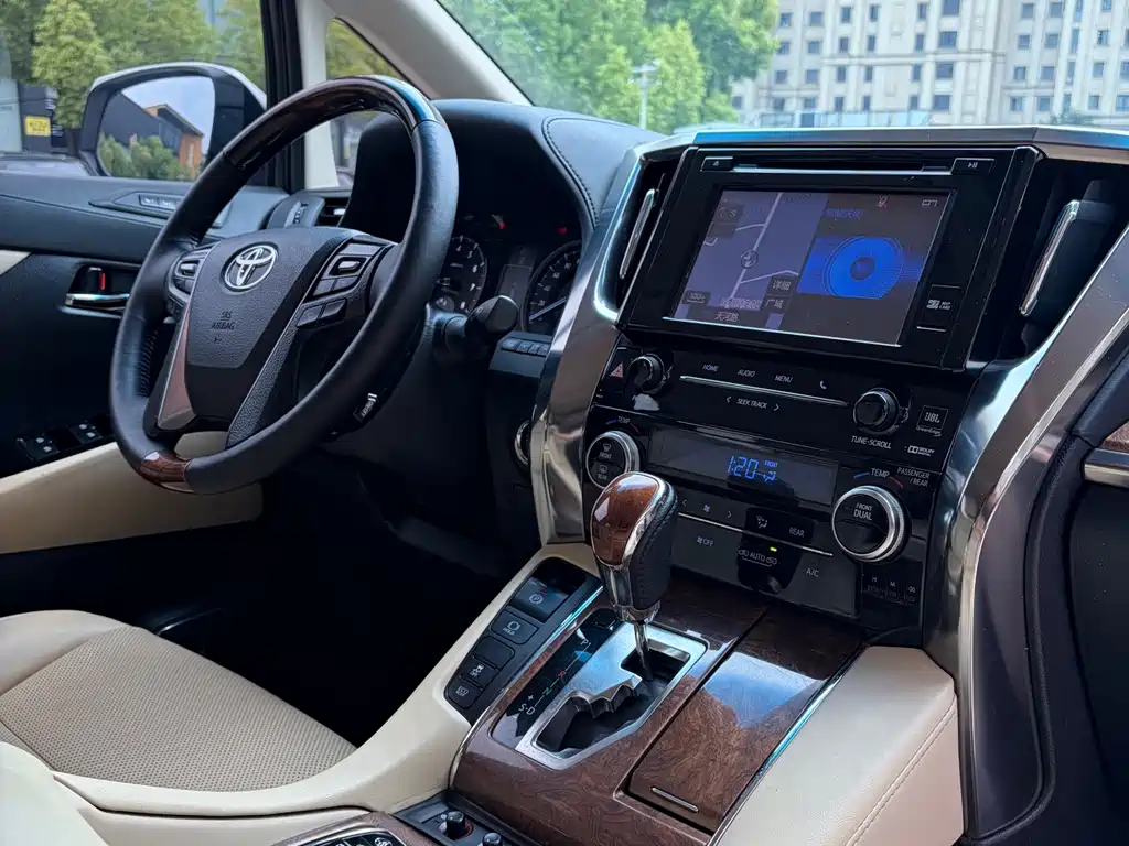 Toyota Alphard 2015 — фото 12