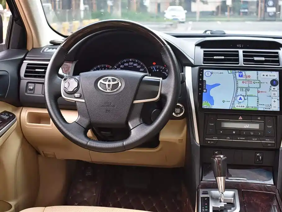 Toyota Camry 2015 — фото 14