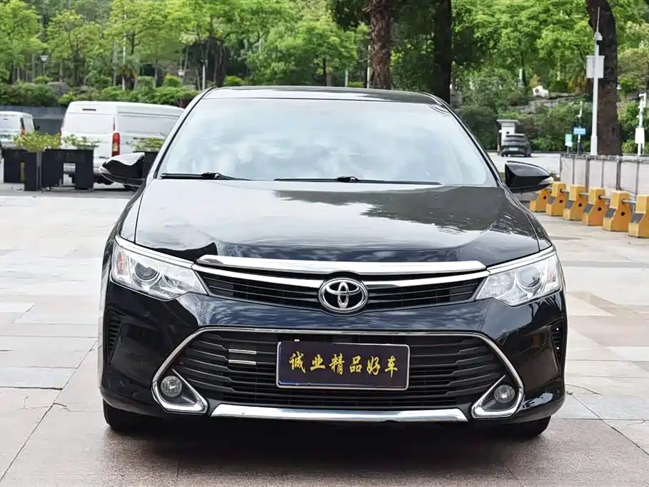 Toyota Camry 2015 — фото 2