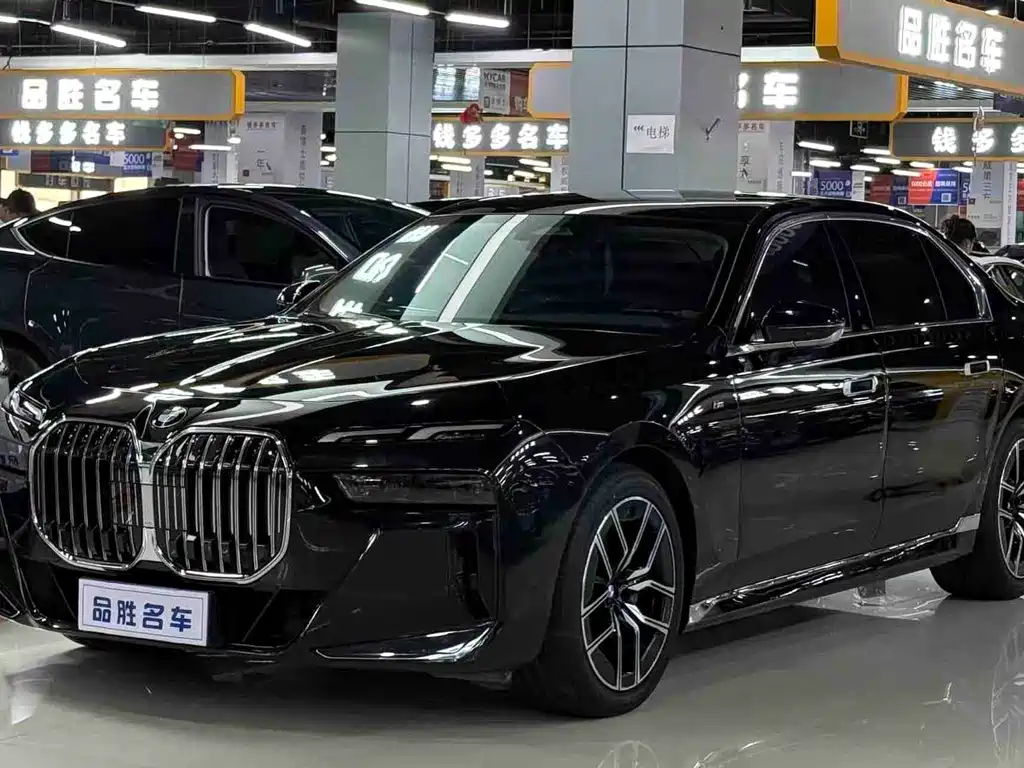 BMW 7 Series 2024 — фото 1