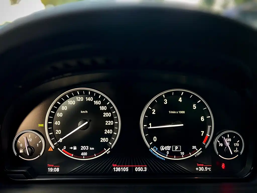 BMW 5 Series GT 2015 — фото 14