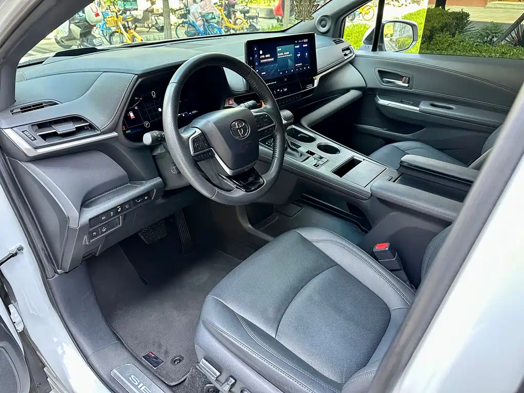 Toyota Sienna 2022 — фото 10