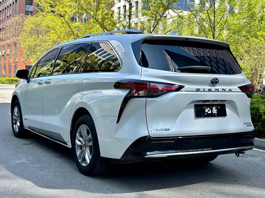 Toyota Sienna 2022 — фото 5