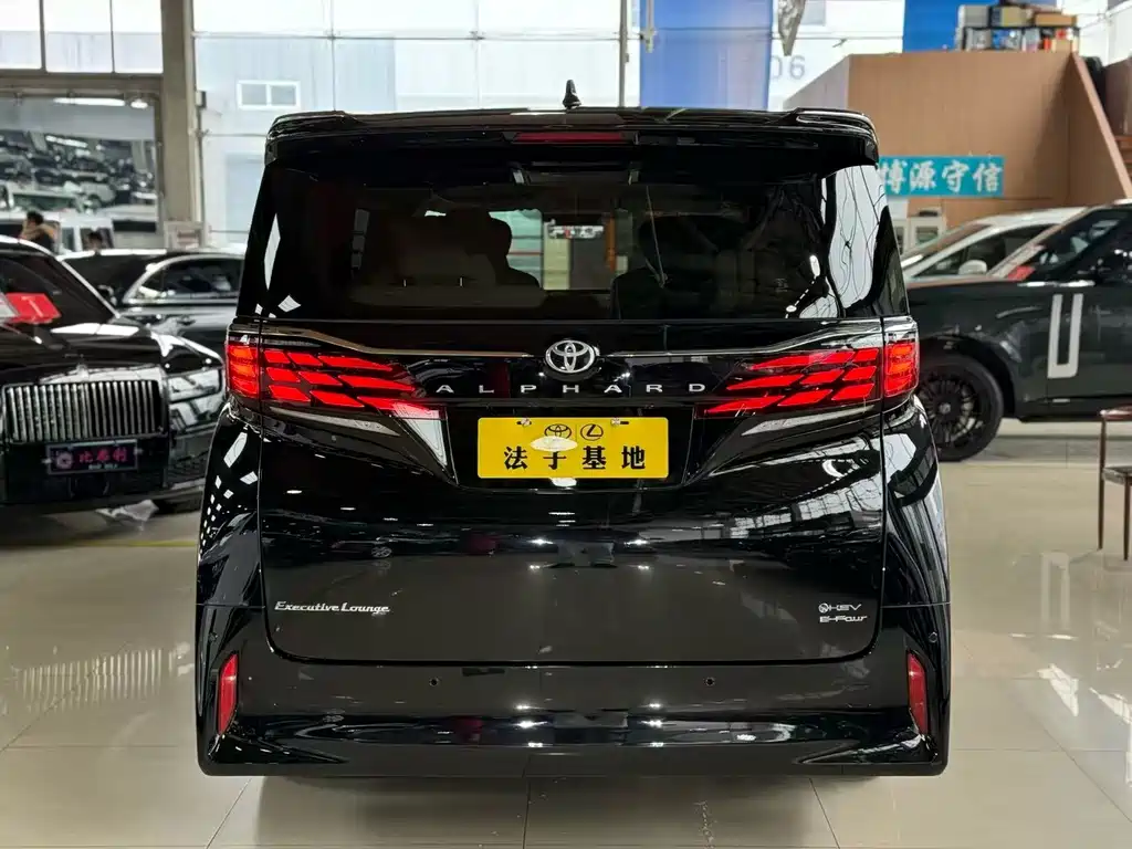Toyota Alphard 2025 — фото 24