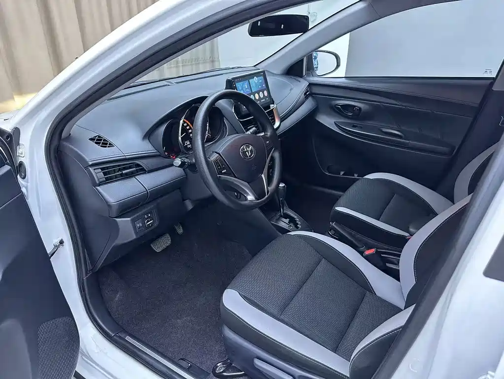 Toyota Yaris L 2022 — фото 8