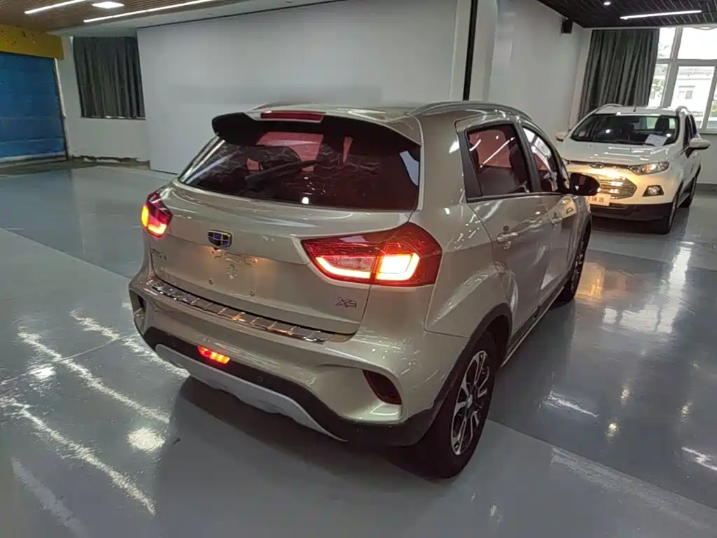 Geely Vision X3 2018 — фото 7