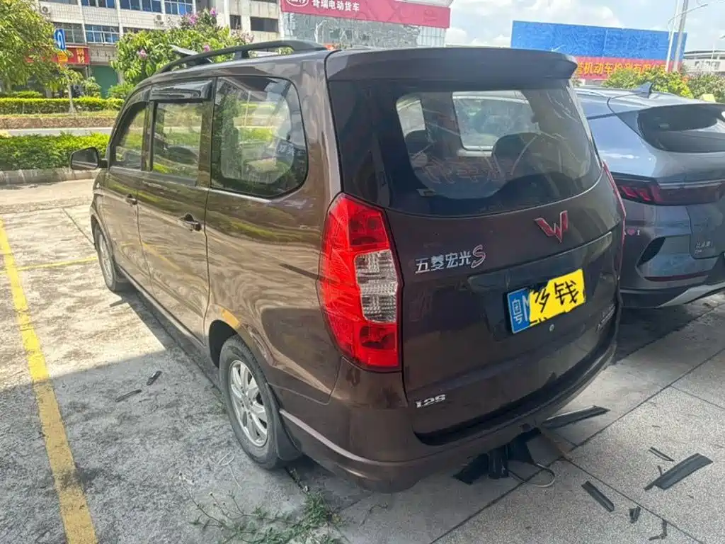 Wuling Hongguang 2015