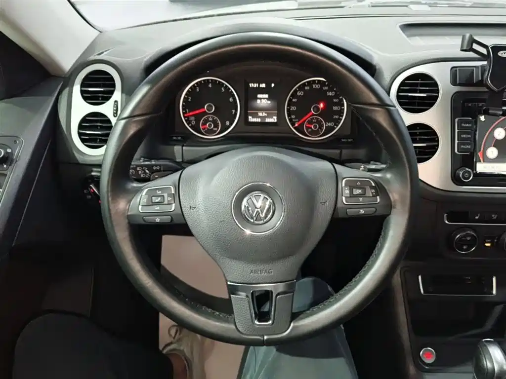 Volkswagen Tiguan 2015 — фото 11