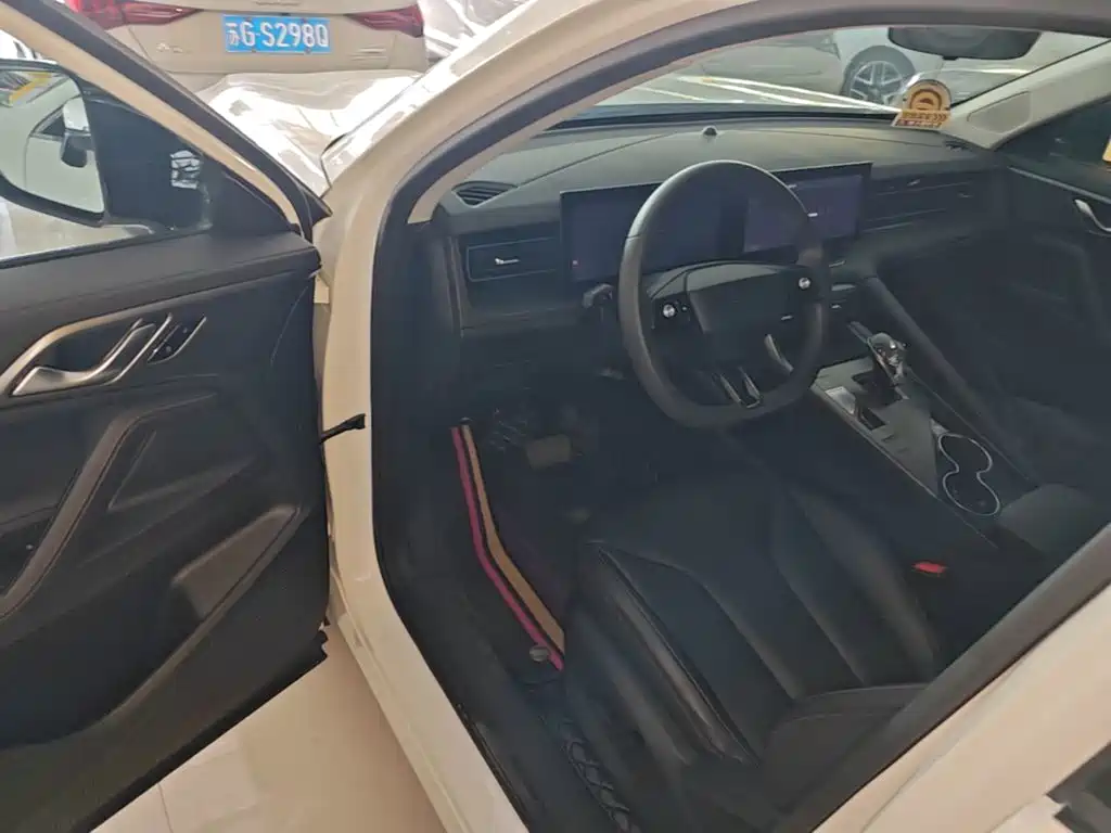 Roewe RX5 New Energy 2025 — фото 16