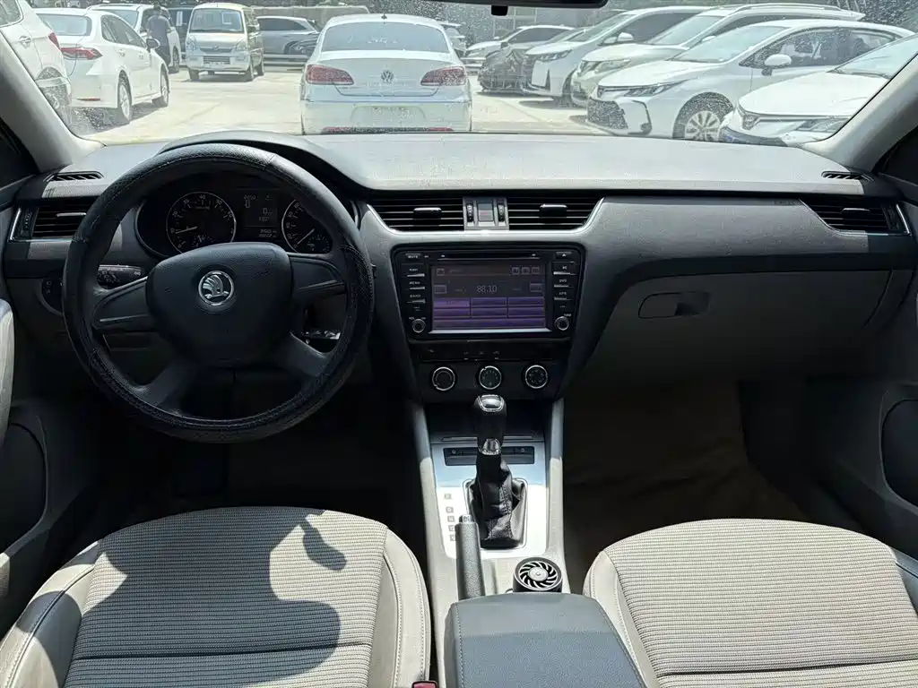 Skoda Octavia 2014 — фото 9