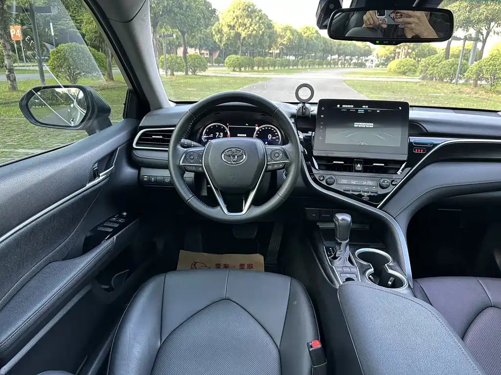 Toyota Camry 2023 — фото 14