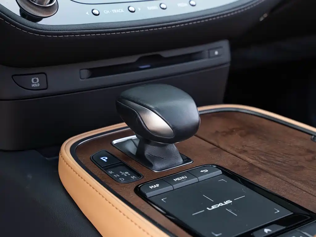 Lexus LS 2021 — фото 15