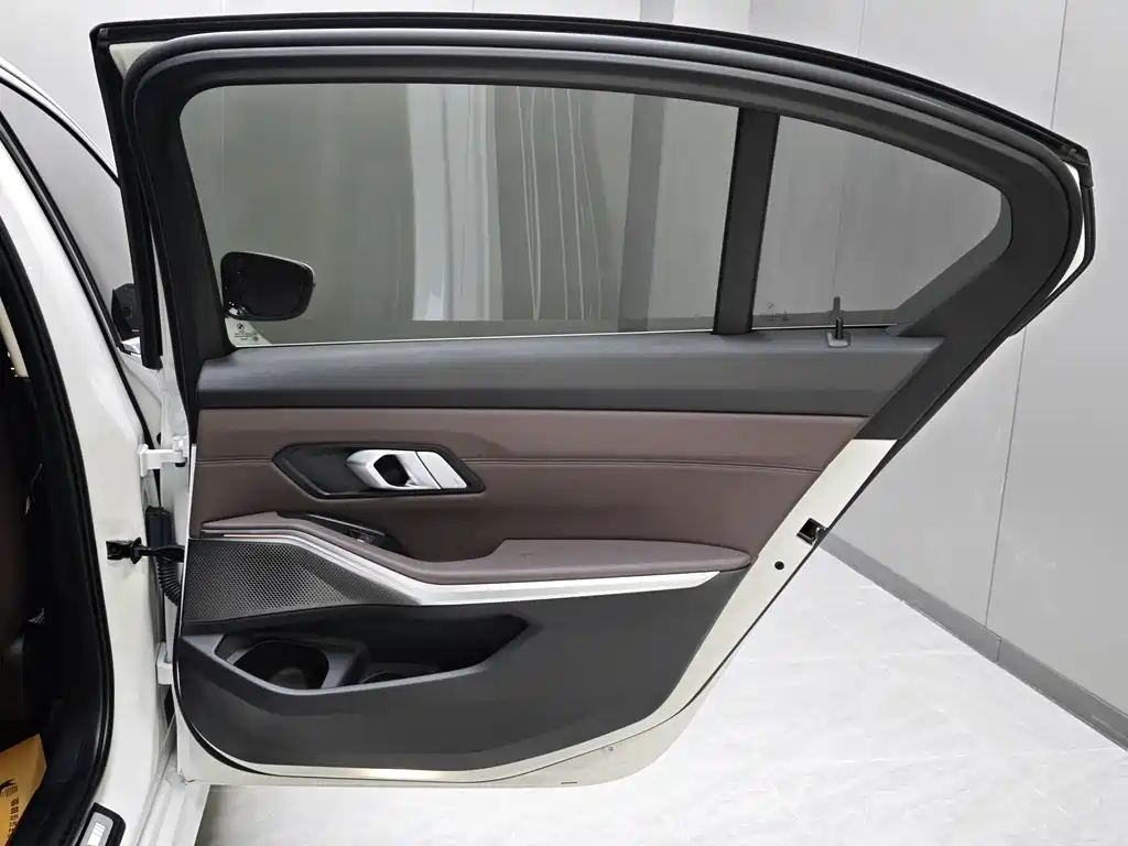BMW 3 Series 2021 — фото 14