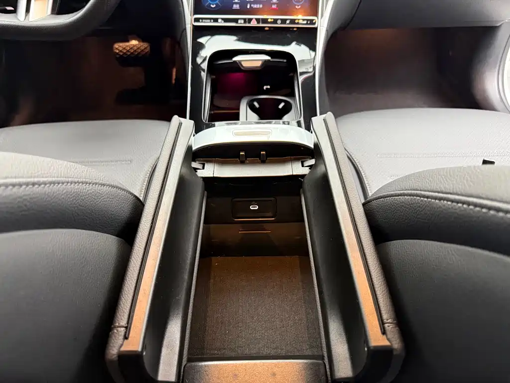 Mercedes-Benz C-Class 2023 — фото 31