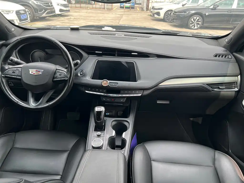 Cadillac XT4 2019 — фото 12