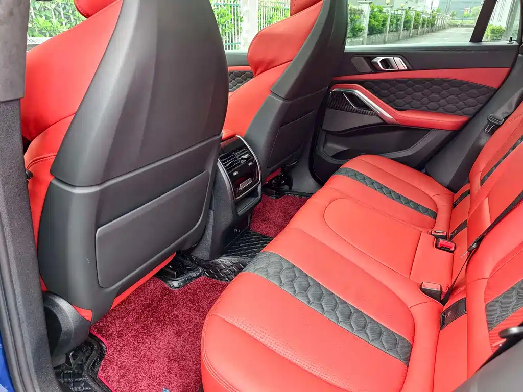 BMW X6 M 2023 — фото 10