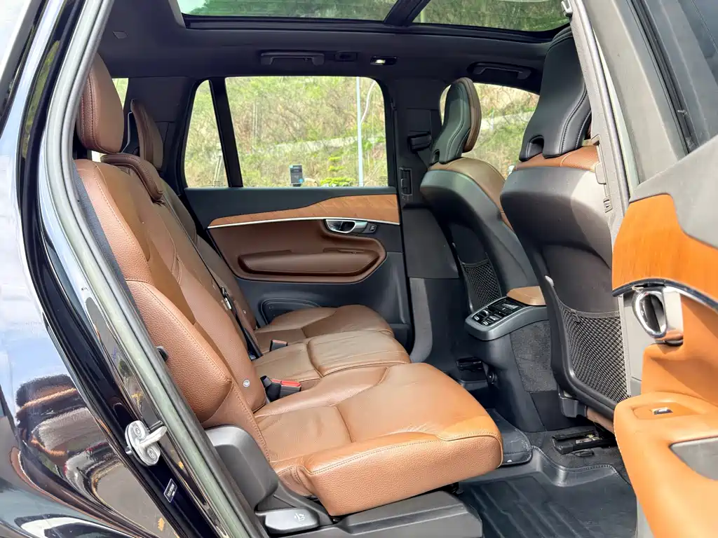Volvo XC90 2023 — фото 12