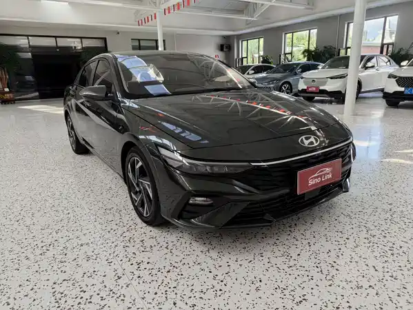 Hyundai Elantra 2023