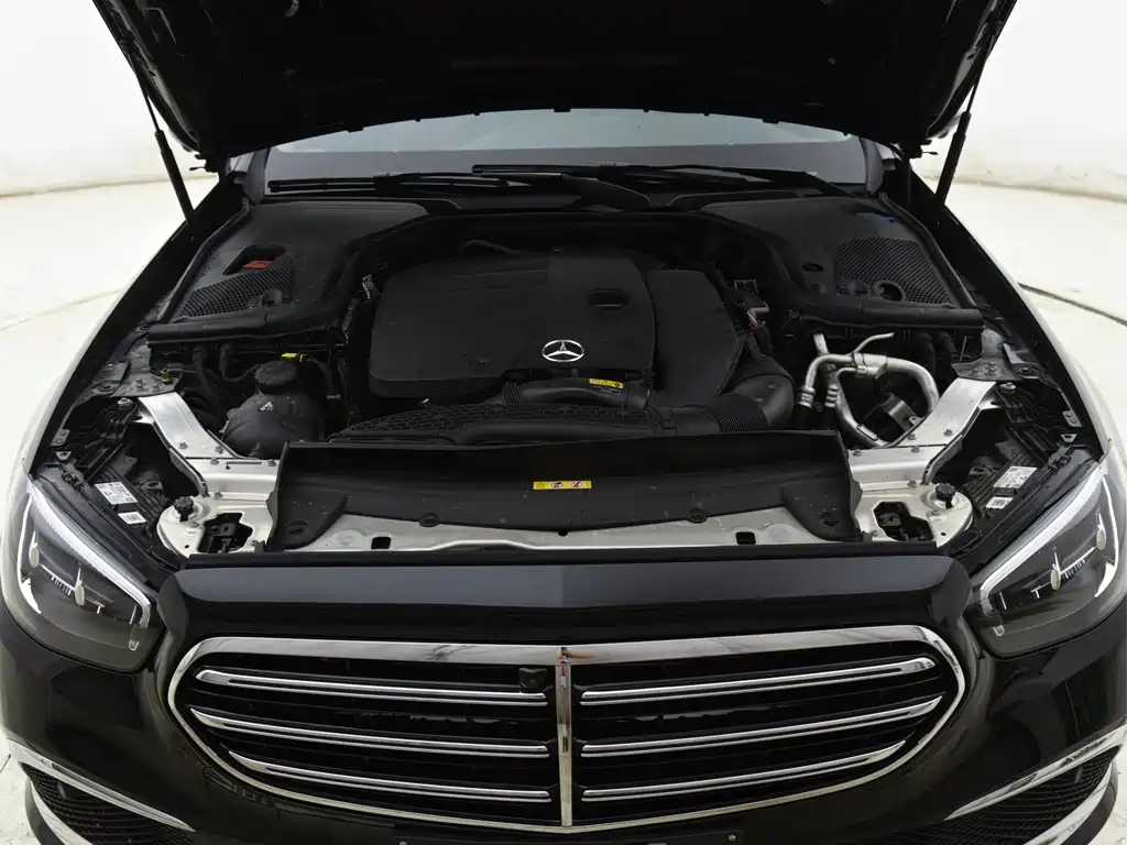 Mercedes-Benz E-Class 2023 — фото 12