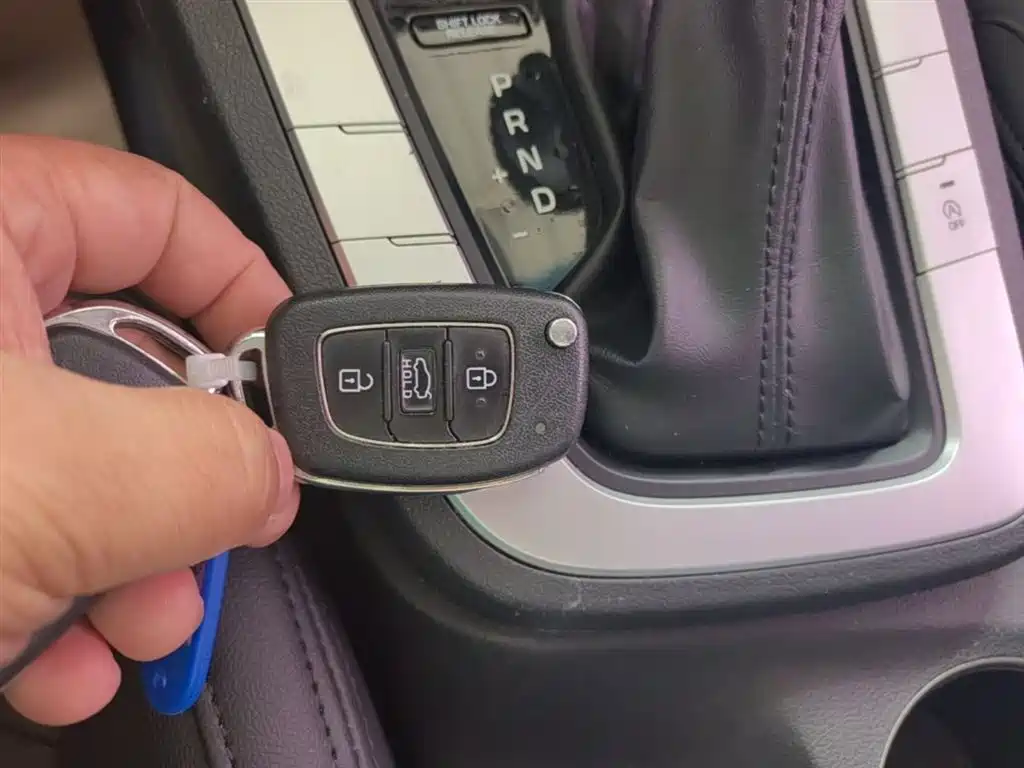 Hyundai Elantra 2018 — фото 9