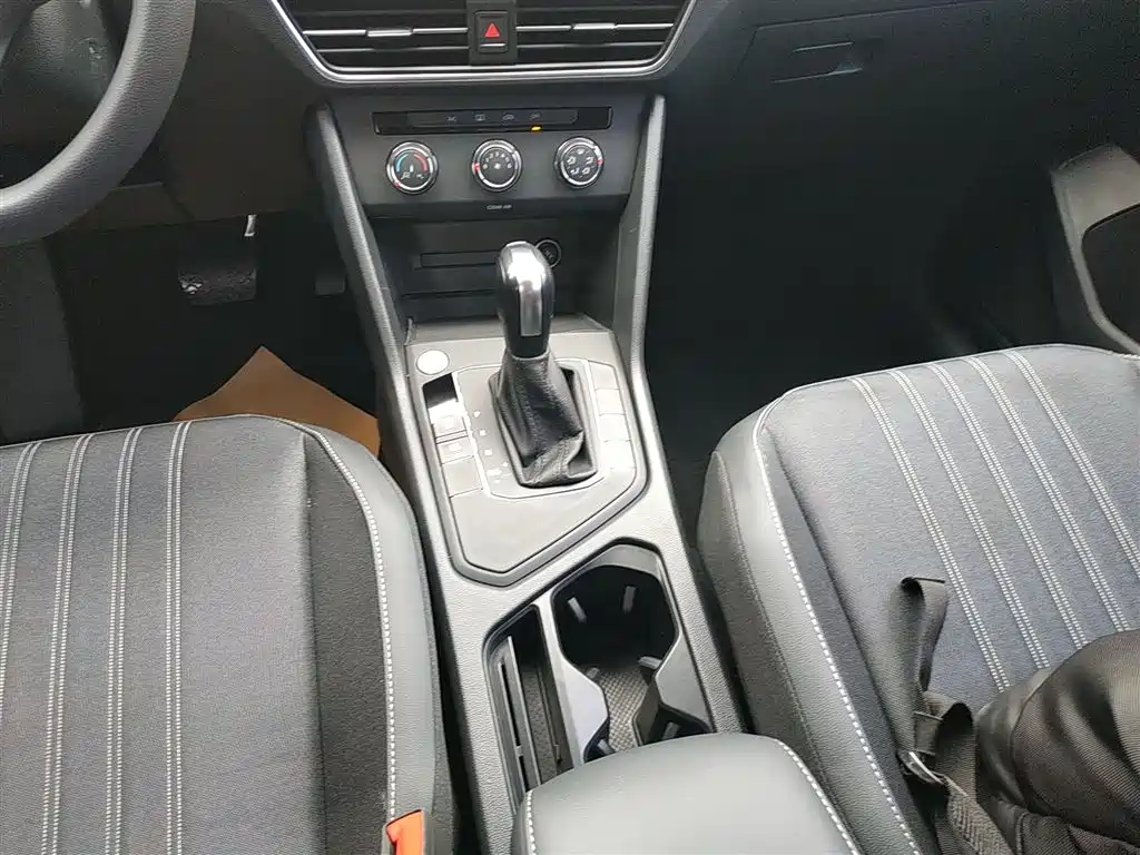 Volkswagen Tiguan L 2022 — фото 14