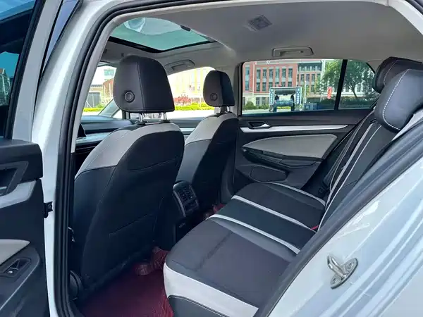 Volkswagen Golf 2023