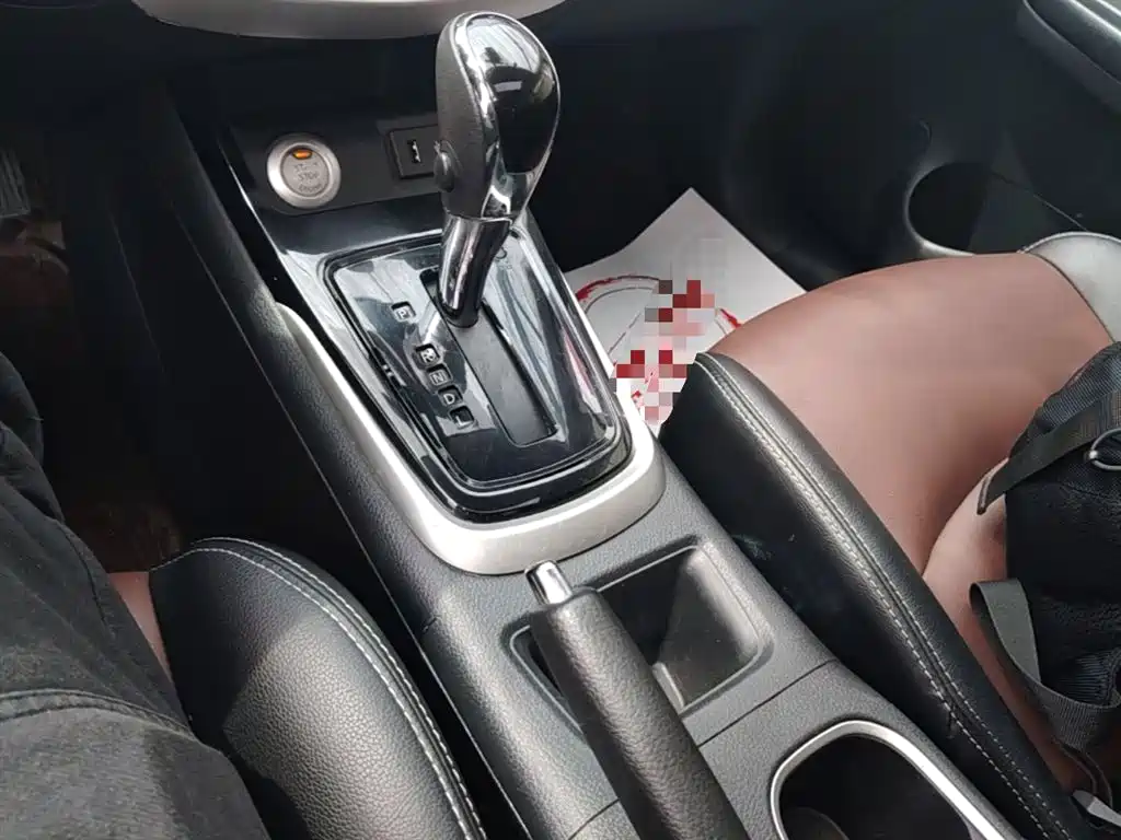 Nissan Tiida 2018 — фото 13