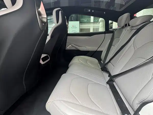 Xiaomi SU7 2024