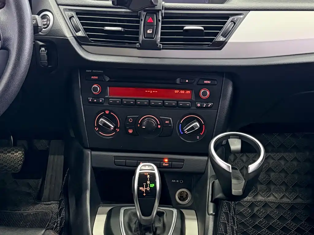 BMW X1 2014 — фото 16