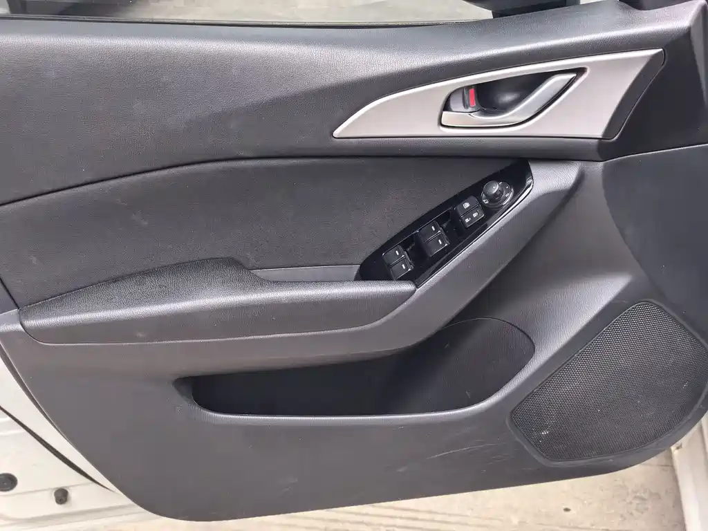 Mazda 3 Axela 2019 — фото 18