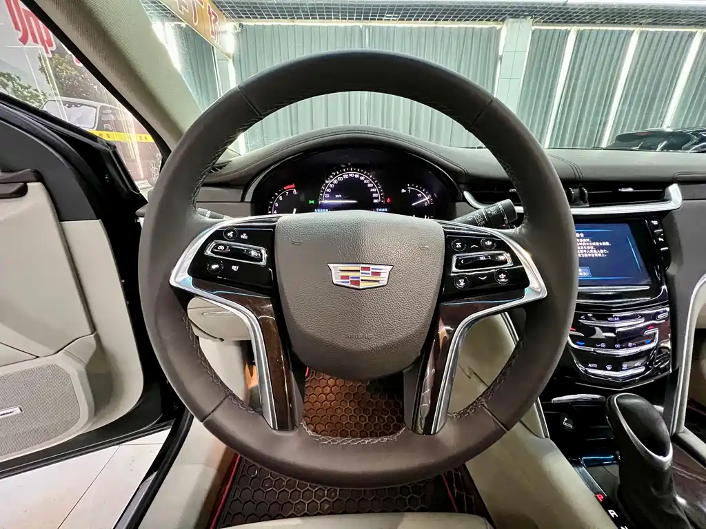 Cadillac XTS 2017 — фото 11