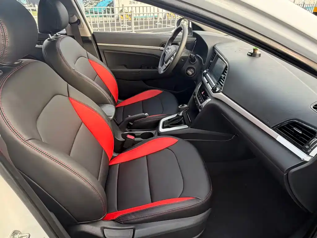 Hyundai Elantra 2016 — фото 10