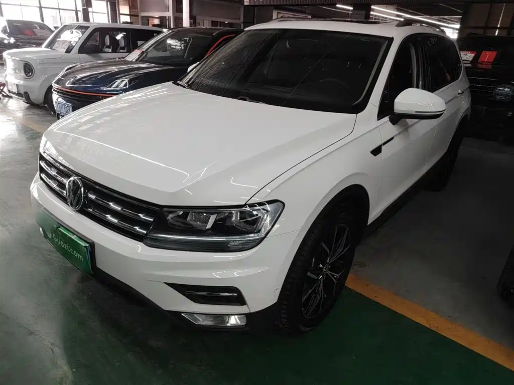 Volkswagen Tiguan L 2020 — фото 1