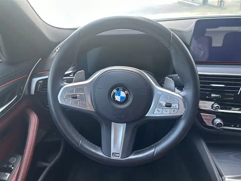 BMW 5 Series 2023 — фото 10