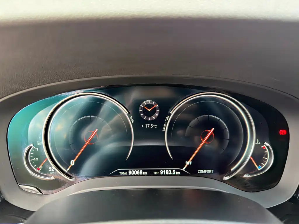 BMW 5 Series 2017 — фото 18