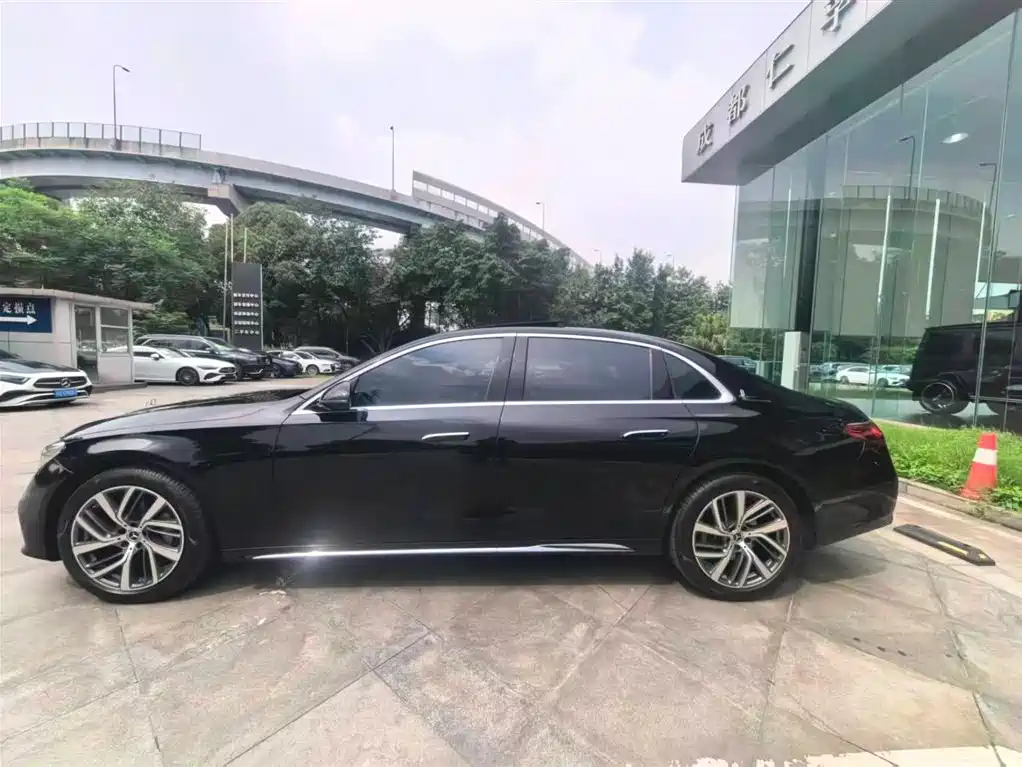 Mercedes-Benz E-Class 2024