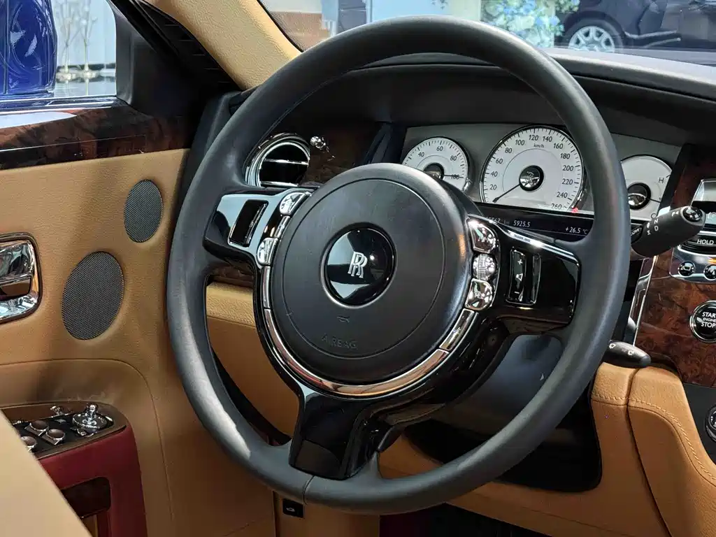 Rolls-Royce Ghost 2013 — фото 10
