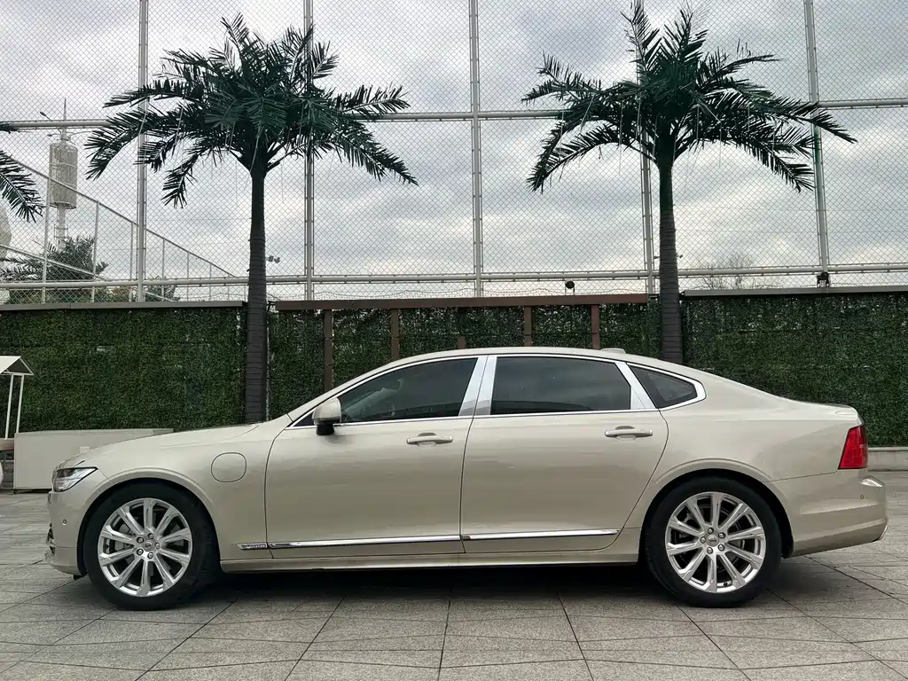 Volvo S90 Plug-In Hybrid 2019 — фото 7