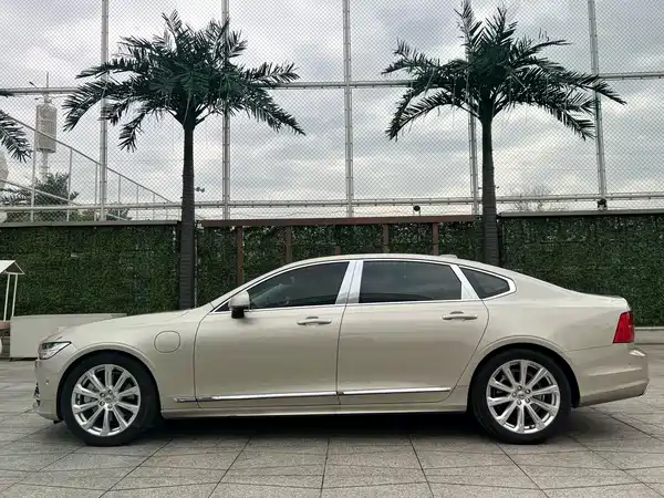 Volvo S90 Plug-In Hybrid 2019