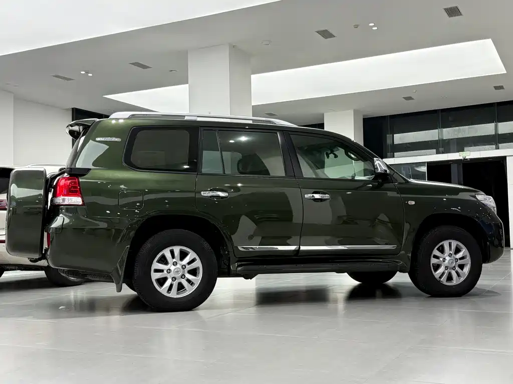Toyota Land Cruiser 2011 — фото 10