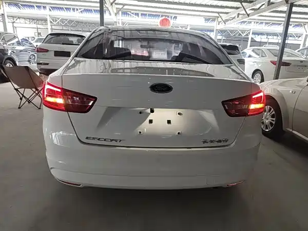 Ford Escort 2015