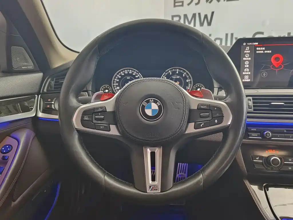 BMW 5 Series 2017 — фото 10