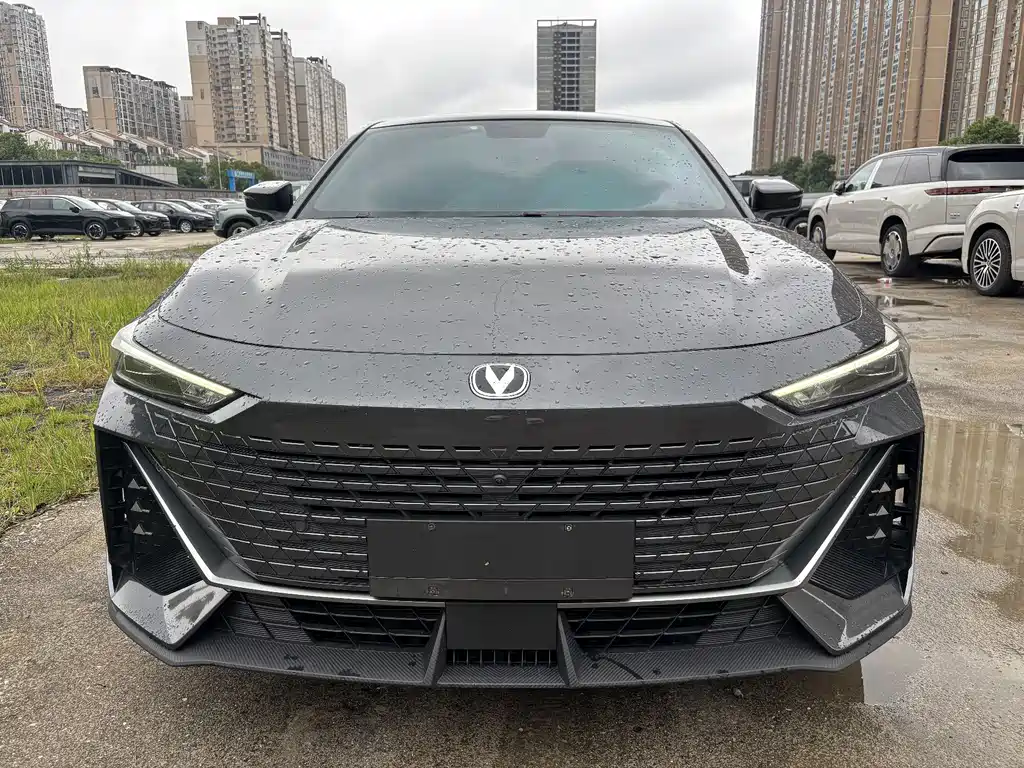 Changan UNI-V 2022 — фото 2