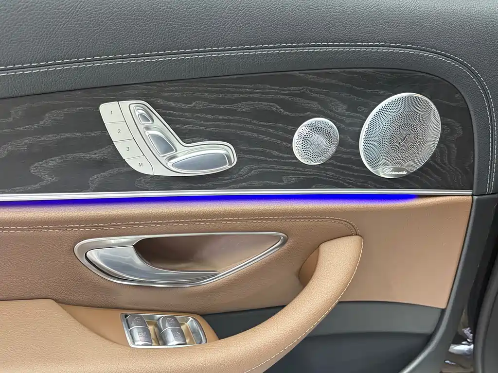 Mercedes-Benz E-Class 2019 — фото 12