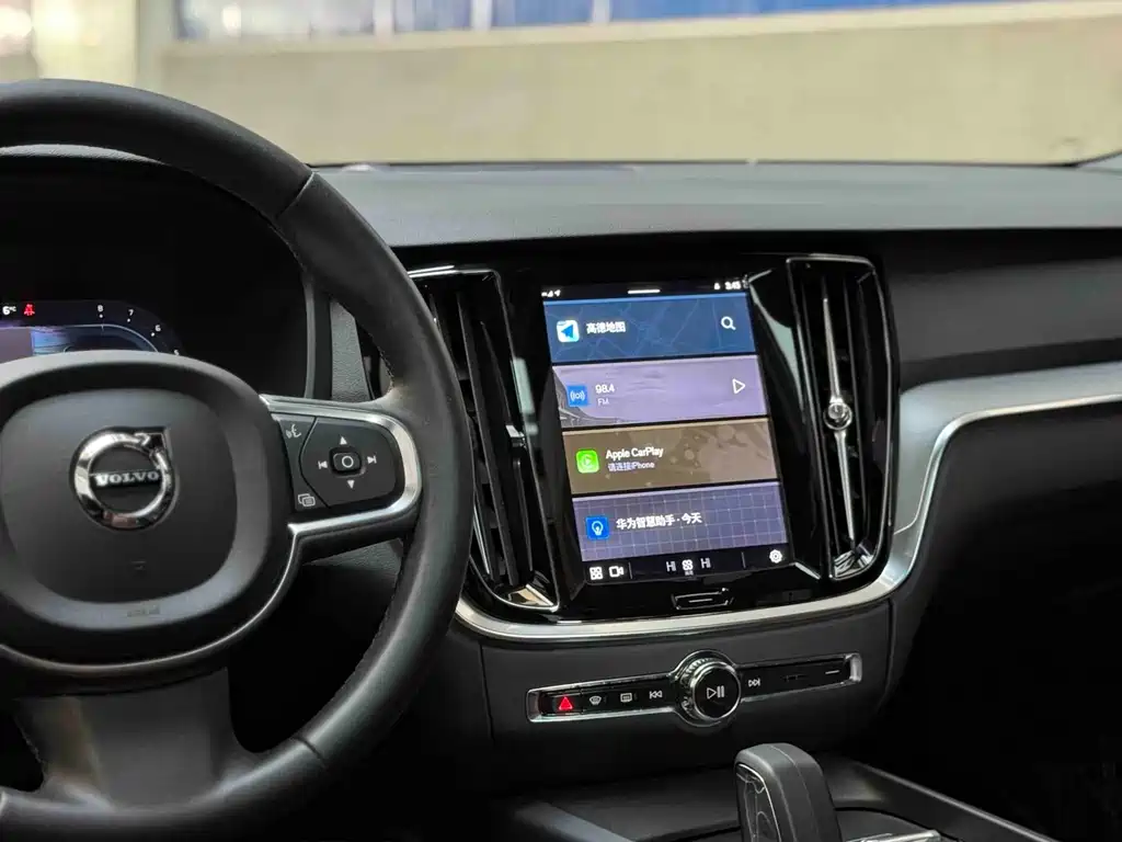 Volvo S60 2023 — фото 16